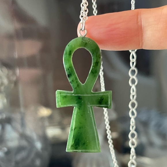 Carved natural nephrite jade Ankh silver plated pendant and chain - Picture 1 of 8
